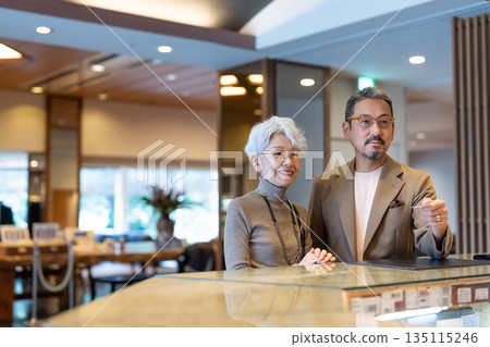 老年夫婦旅行。照片由伊藤綠葉提供。 老年夫婦旅行。照片由伊藤綠葉提供。 135115246