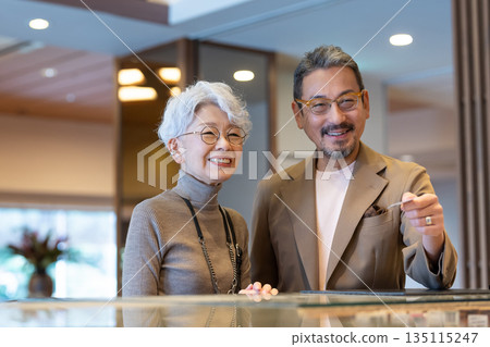 老年夫婦旅行。照片由伊藤綠葉提供。 135115247