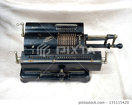 手動機械計算器 135115420