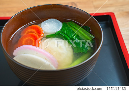 Zoni, a Japanese dish served on a black tray, is a staple of New Year's celebrations. 135115483