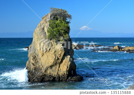 Tateishi and Mount Fuji in winter 135115888