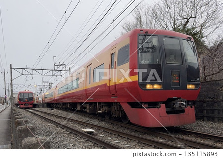 253 series 1000 series OM-N02 and OM-N01 lined up at Kosagoe 253 series 1000 series OM-N02 and OM-N01 lined up at Kosagoe 135115893