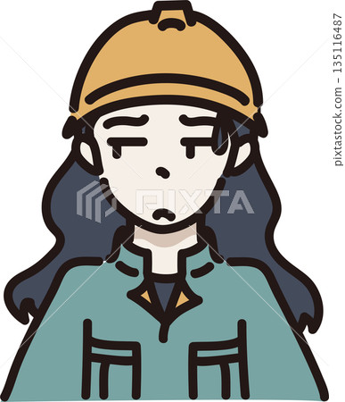圖:一名戴著頭盔、身穿工作服的女性,身上印有令人不快的訊息。綠色制服 圖:一名戴著頭盔、身穿工作服的女性,身上印有令人不快的訊息。綠色制服 135116487