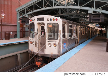 chicago, train, trains 135117514