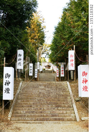 [Stone steps leading to Shizu Shrine (Ninomiya, Hitachi Province) in Naka City] 135118382