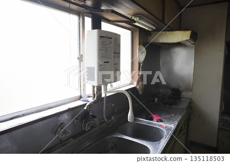 拆除前的昭和時代廚房 135118503
