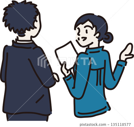 一位穿著藍色工作服的女士正在向訪客講解 135118577