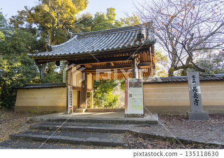 Chogakuji Temple, Daimon, Autumn, Autumn leaves season Chogakuji Temple, Daimon, Autumn, Autumn leaves season 135118630