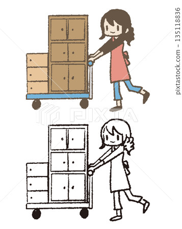 家庭主婦推著一輛小車 135118836