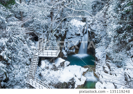 Yumori Valley (winter): Ryujin Falls 135119248
