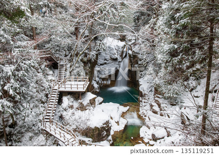 湯森溪谷（冬季）：龍神瀑布 135119251
