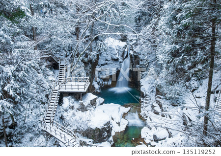 湯森溪谷（冬季）：龍神瀑布 135119252