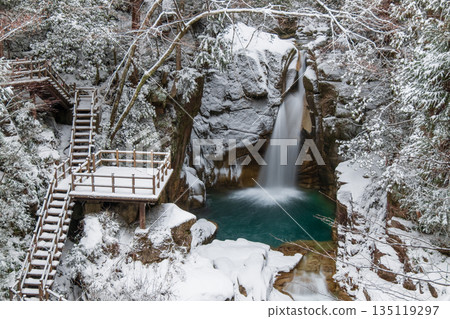 湯森溪谷（冬季）：龍神瀑布 135119297