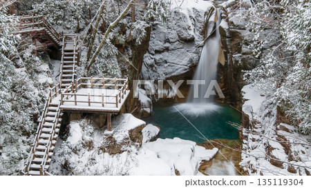 Yumori Valley (winter): Ryujin Falls Yumori Valley (winter): Ryujin Falls 135119304