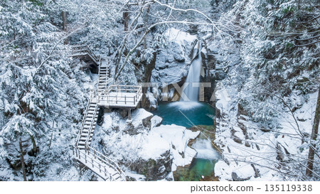 湯森溪谷（冬季）：龍神瀑布 135119338