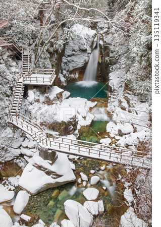 Yumori Valley (winter): Ryujin Falls 135119341
