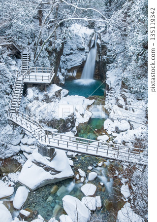 Yumori Valley (winter): Ryujin Falls 135119342