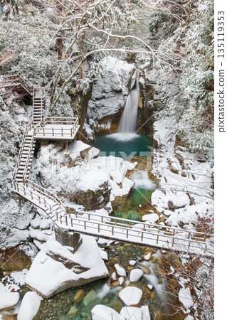 Yumori Valley (winter): Ryujin Falls 135119353