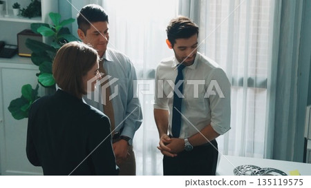 Professional engineer team talking about turbine engine structure. Alimentation. 135119575