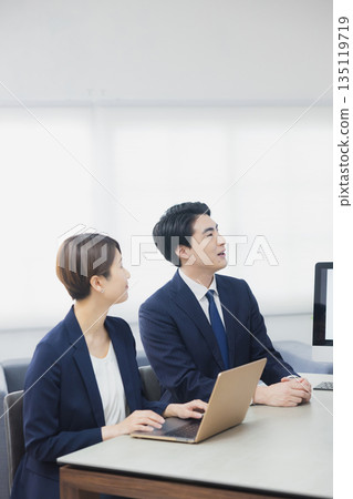 A businessman meeting in the office 135119719