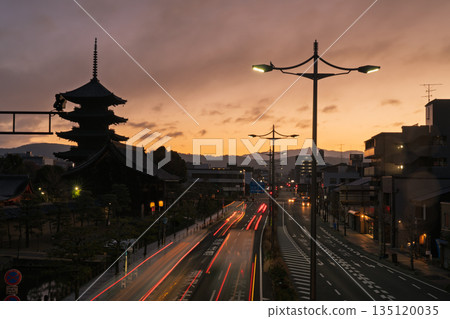 The five-storied pagoda of Toji Temple waiting for dawn in Minami Ward, Kyoto City The five-storied pagoda of Toji Temple waiting for dawn in Minami Ward, Kyoto City 135120035
