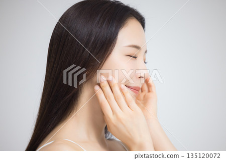 美女模特年輕女子 135120072