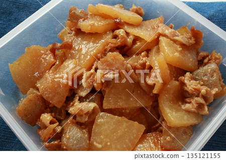 Pork, radish, and konjac simmered in miso Pork, radish, and konjac simmered in miso 135121155