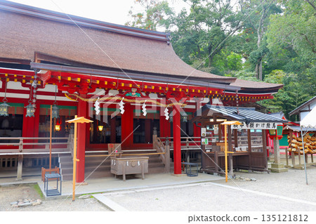 [National Treasure] Isonokami Shrine's worship hall: The oldest existing worship hall 135121812