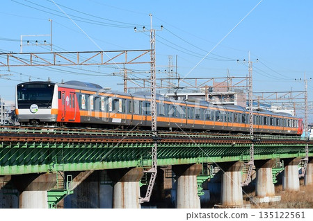 E233 series 0 series blue 660 train crossing the Tama River, decorated to commemorate the 100th anniversary of the opening of the Itsukaichi Line E233 series 0 series blue 660 train crossing the Tama River, decorated to commemorate the 100th anniversary of the opening of the Itsukaichi Line 135122561