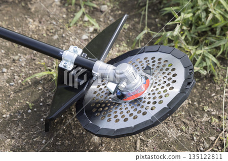 A new mower with anti-tangle cutters 135122811