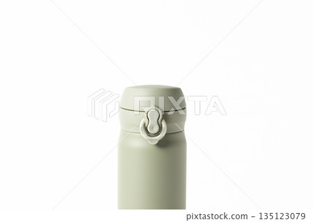 水瓶,真空保溫杯,白色背景 水瓶,真空保溫杯,白色背景 135123079