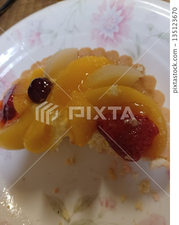 Western-style pastry tart 135123670