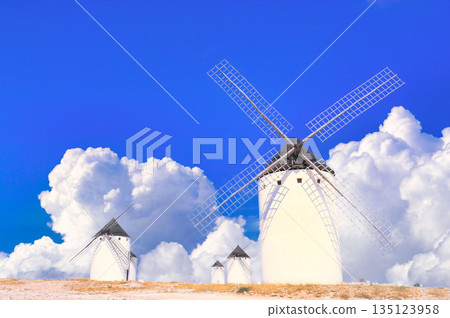 Beautiful windmill landscape in La Mancha 135123958