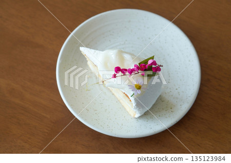 coconut cream cake, pink and purple flowers in white ceramic dish on wooden background, dessert, food, fashion, decor, copy space coconut cream cake, pink and purple flowers in white ceramic dish on wooden background, dessert, food, fashion, decor, copy space 135123984