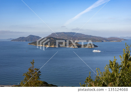 從小豆島看到的琴島和豐島 135124088