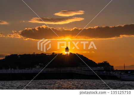 <Kanagawa Prefecture> Enoshima at dusk, Koshigoe Fishing Port <Kanagawa Prefecture> Enoshima at dusk, Koshigoe Fishing Port 135125710