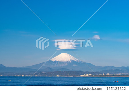 神奈川縣湘南海岸海灘，可遠眺富士山 135125822