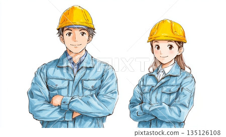 年輕男女員工穿著工作服，頭戴安全帽。 135126108