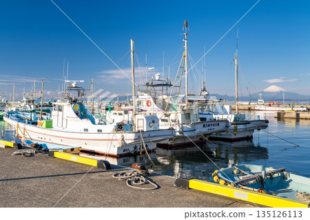 <Kanagawa Prefecture> Katase Fishing Port overlooking Mount Fuji 135126113