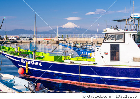 <Kanagawa Prefecture> Katase Fishing Port overlooking Mount Fuji <Kanagawa Prefecture> Katase Fishing Port overlooking Mount Fuji 135126119