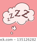 Zzz Symbols. Cute Sleeping Thought Bubble with Zzz Symbols, Soft Pink Background, Hand Drawn Cloud for Dreaming, Relaxation and Night Rest Concept, Simple Cozy Illustration for Sleep Mood, Calm Design 135126282