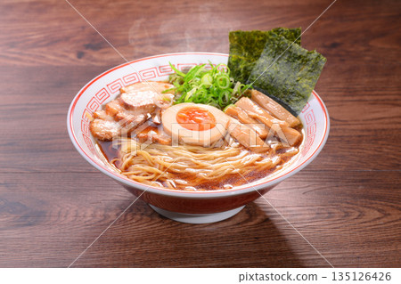 註:蒸汽為人工蒸汽。拉麵、醬油拉麵、蕎麥麵、傳統拉麵。 註:蒸汽為人工蒸汽。拉麵、醬油拉麵、蕎麥麵、傳統拉麵。 135126426