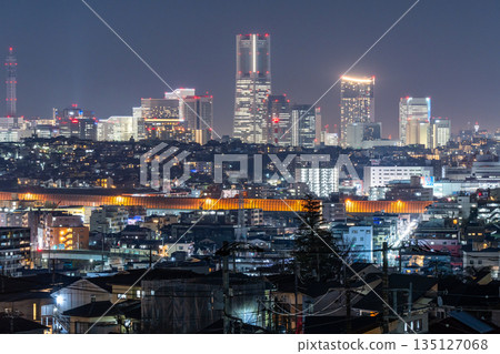 <Kanagawa Prefecture> Night view of downtown Yokohama 135127068