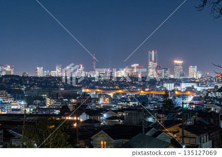 <Kanagawa Prefecture> Night view of downtown Yokohama 135127069