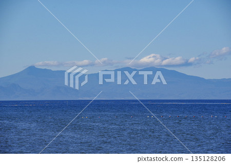 從野付半島看到的知床半島山脈 135128206