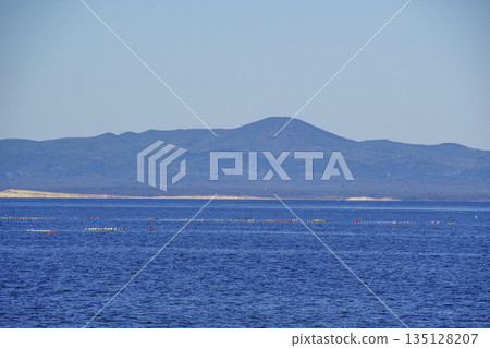 從野付半島眺望北方領土的國後島 135128207