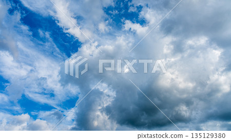 Many white clouds flowing in the summer blue sky Many white clouds flowing in the summer blue sky 135129380