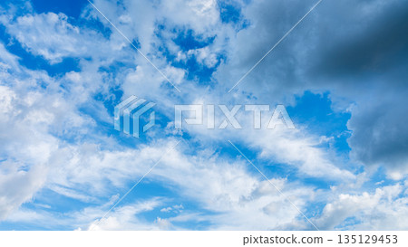 Many white clouds flowing in the summer blue sky Many white clouds flowing in the summer blue sky 135129453