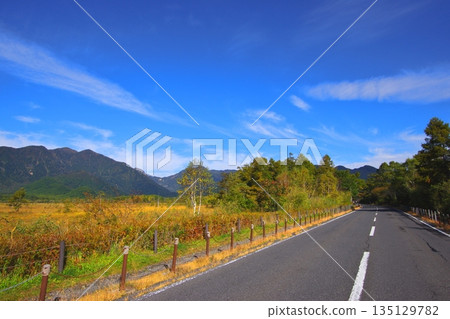 日本浪漫之路：日光戰場原的秋葉美景 135129782