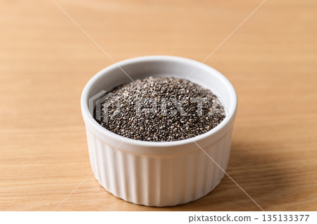 燉鍋裡的奇亞籽 135133377